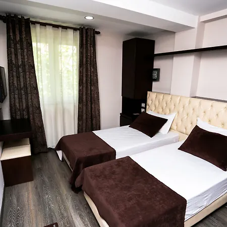 Town House Hotell Tirana