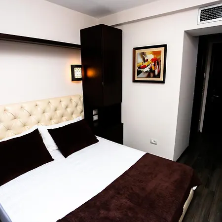 Town House 3*