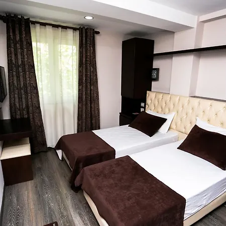 Town House Hotell Tirana
