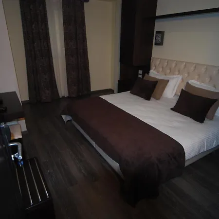فندق Town House 3*