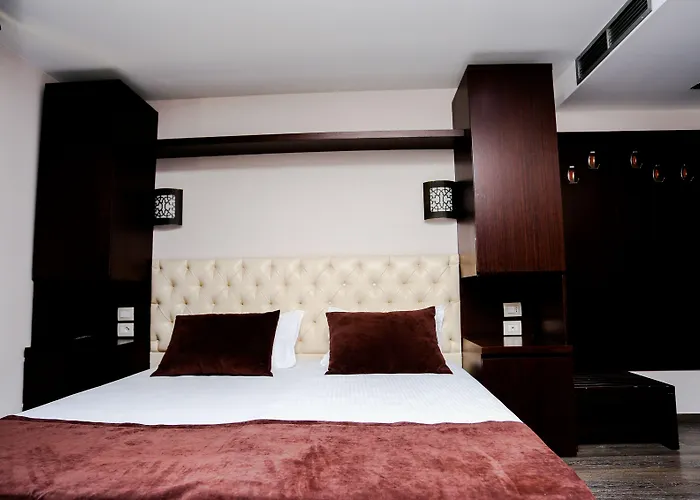 Town House 3*