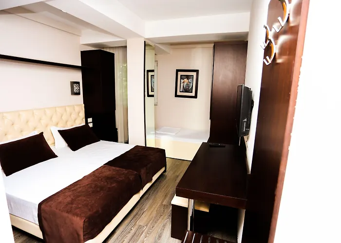 Town House 3*