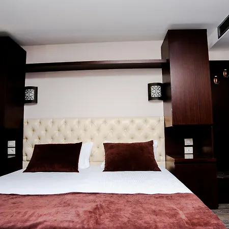 Town House 3*