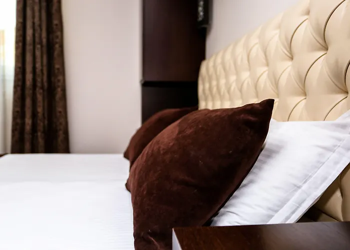 Town House 3* ティラナ