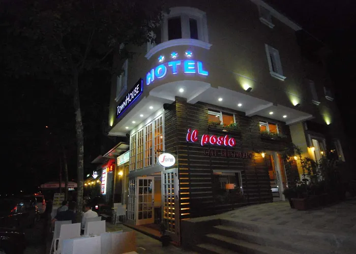 Town House ティラナ