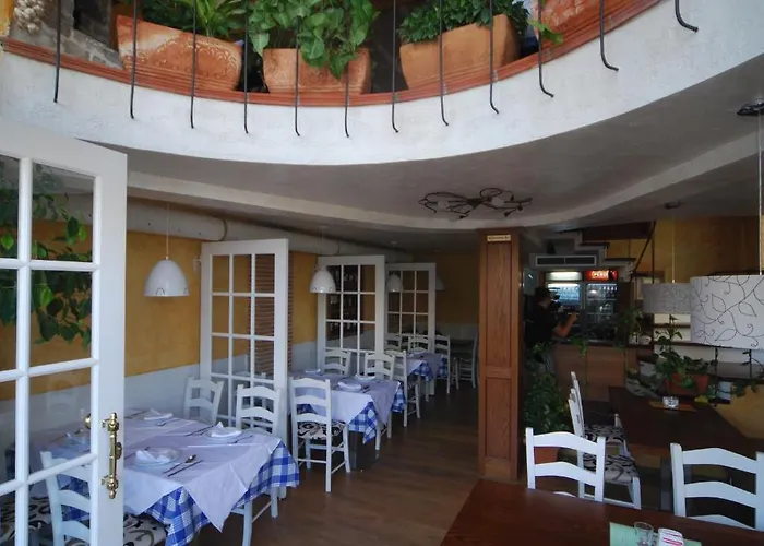 ホテル Town House ティラナ