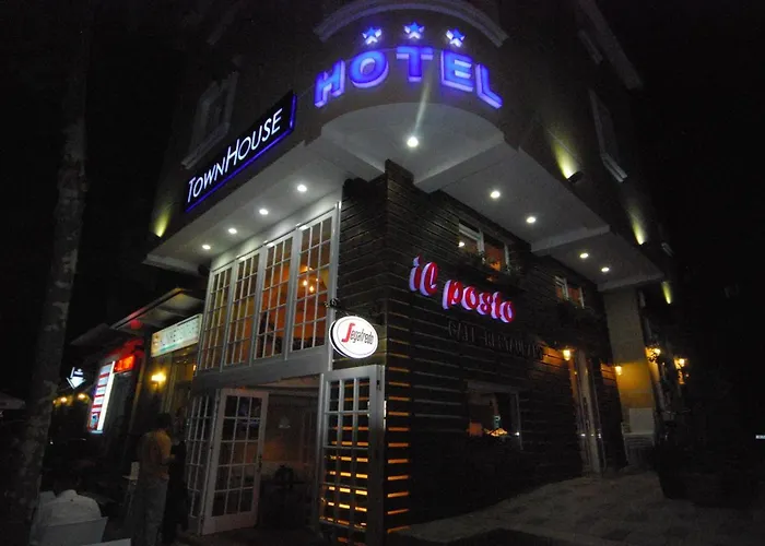 Town House ホテル